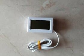 Digitální bateriový teploměr