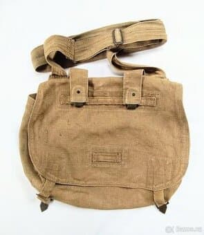 Stará vojenská brašna přes rameno