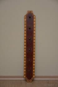 polička na hrníčky