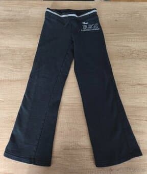 Dívčí tepláky, vel. 8 let