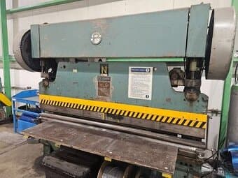 Ohraňovací lis LO 50