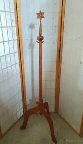 Dřevěný stojan/věšák