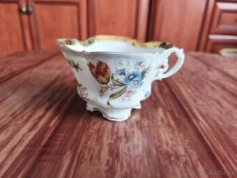 Staré porcelánové.