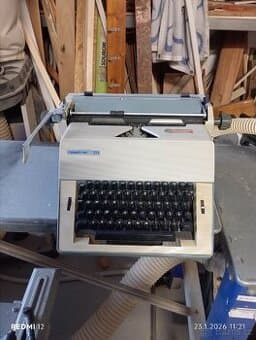 Psací stroj Robotron 20