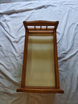 Dřevěná postýlka pro panenky