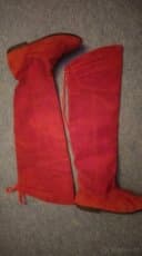 Červené kožené boty