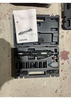 Pneumatická ráčna a bruska