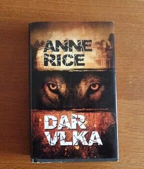 Knihy Dar vlka a Dvakrát jedinečná.
