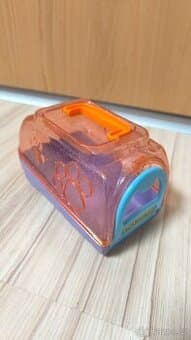 Plastová přepravka na plyšová zvířátka