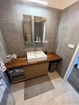 Koupelnová galerka se zrcadlem Dřevojas