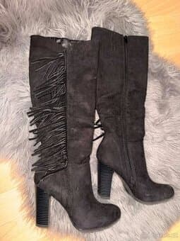 Dámské kozačky na podpatku