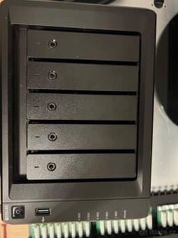 Synology DS1522+, 10GB ethernet, 32 GB RAM, 2x500 GB caching