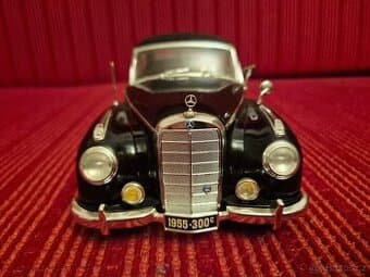 Prodám model 1:18 Mercedes Benz 300C