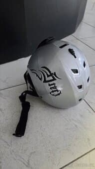 Prodam detskou lyzarskou helmu Carrera Viper M (53-56cm)