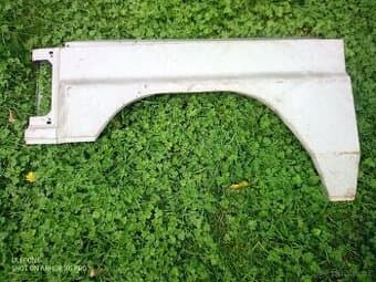 Levý přední blatník ARO?
