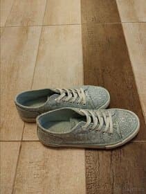 Dívčí tenisky vel.34,moc pěkné