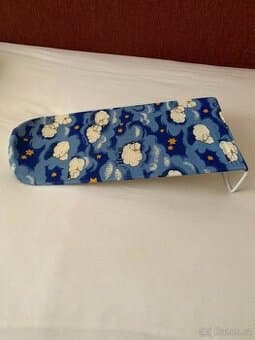 Kojenecké lehátko na koupání