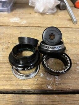 Hlavové složeni Ritchey Scuzzy Logic 1 1/8”