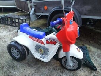 Detska elektricka trikolka-motorka