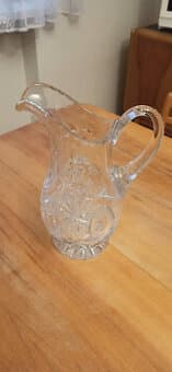 Ručně broušený džbán z českého skla