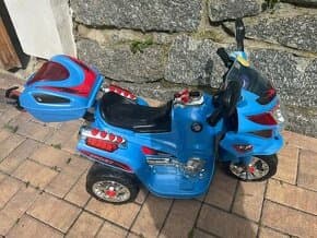 Detska elektricka trojkolka hraci