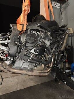 Yamaha R6 RJ09 (2005) – rám + motor, TP