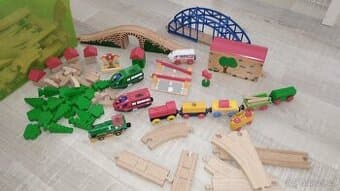 Dřevěné koleje+mašinky