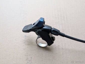 páčka zamykání vidlice Suntour