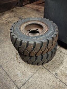 Pneumatiky vysokozdvižný vozík