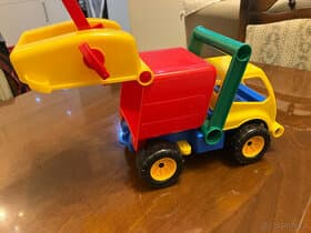 Plastové autíčko
