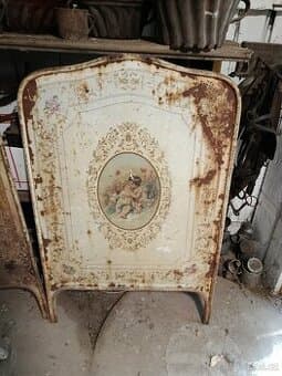 Starožitné kovové čelo dětské postele s malbou andělíčků