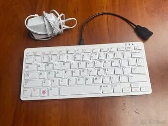 Raspberry Pi 400 + příslušenství