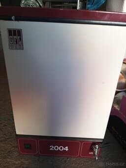 Laboratorni destilator vody