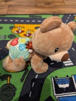 lezoucí medvídek Vtech.