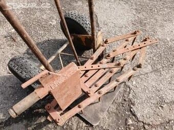 Prodam bránu k malotraktorům tovární výroby velmi masivni vi