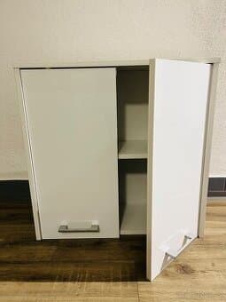 Závěsná koupelnová skříňka, bílá lesklá