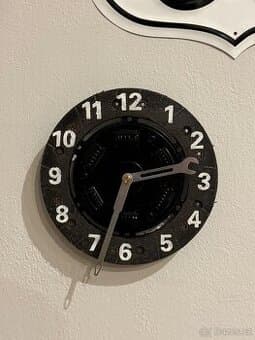 Nástěnné hodiny ze spojky