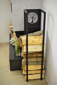 Stojan na krbové dříví