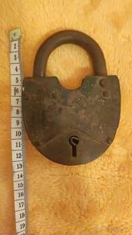 Starý visací zámek