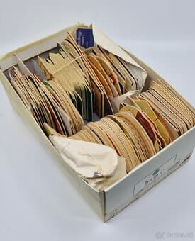 Krabice s pivními tácky (cca 200ks)