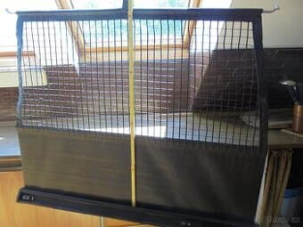 sít na převoz pes v kufru auta