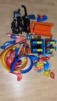 HotWheels dráhy
