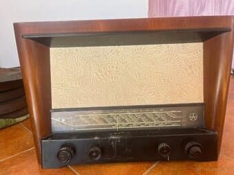 Tesla Harmonia – lampové rádio (Made in Czechoslovakia)