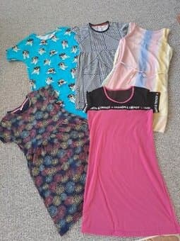 Dívčí šaty velikost 158