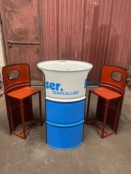 Barový stůl s židlemi