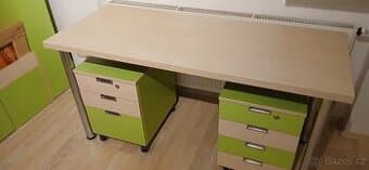 Psaci stul s kontejnery