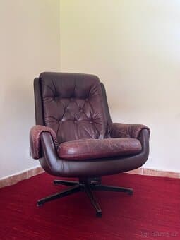 Krásné kožené křeslo PeeM bordeaux