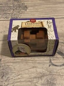 Dřevěný hlavolam Darwin - Dřevěná truhla