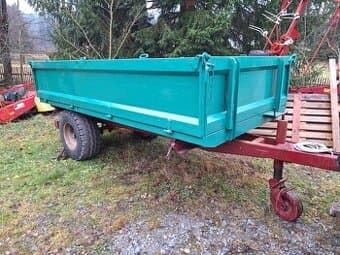 Vlek, přívěs, třístranný sklápěč