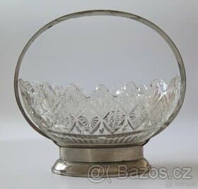 Skleněná mísa s kovovým podnosem